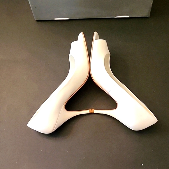 Elegant Aldo White Patent Leather Peep-Toe Heels, 9 - Picture 7 of 14